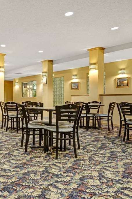 Hotel Baymont by Wyndham Wahpeton photo 5