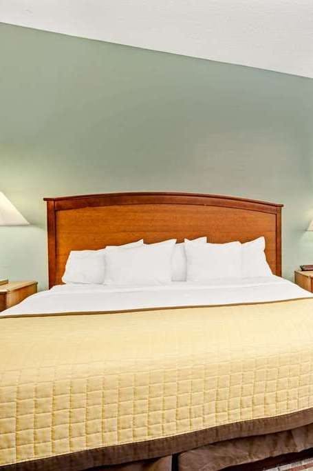 Hotel Baymont by Wyndham Wahpeton photo 1