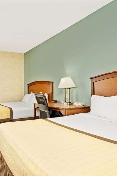 Hotel Baymont by Wyndham Wahpeton photo 2