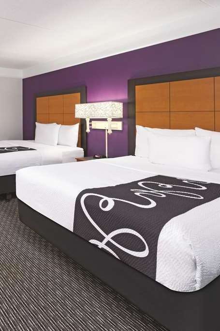 Hotel La Quinta Inn & Suites by Wyndham St. Louis Westport photo 2