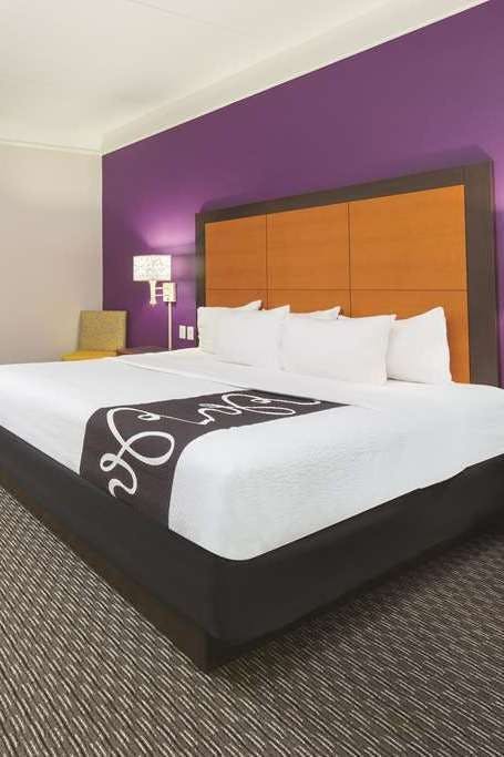 Hotel La Quinta Inn & Suites by Wyndham St. Louis Westport photo 1