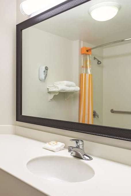 Hotel La Quinta Inn & Suites by Wyndham St. Louis Westport photo 5