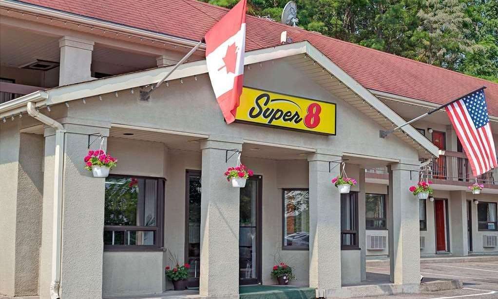 Super 8 by Wyndham Niagara Falls North
