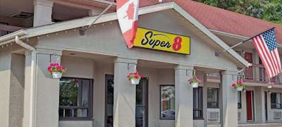 Super 8 Niagara Falls North