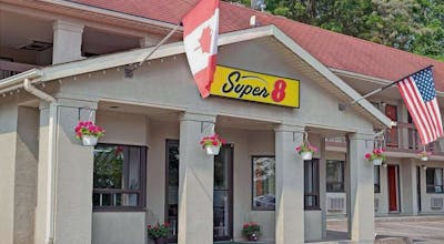 Super 8 by Wyndham Niagara Falls North
