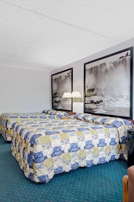 Hotel Super 8 by Wyndham Niagara Falls North photo 2