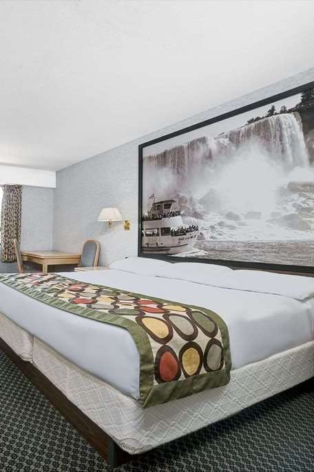 Hotel Super 8 by Wyndham Niagara Falls North photo 1