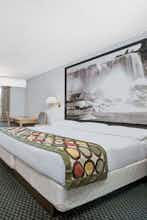 Hotel Super 8 by Wyndham Niagara Falls North photo 1