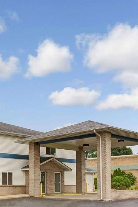 Hotel Super 8 by Wyndham Heath/Newark photo 5