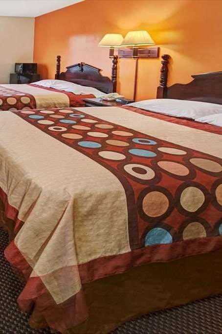 Hotel Super 8 by Wyndham Heath/Newark photo 2