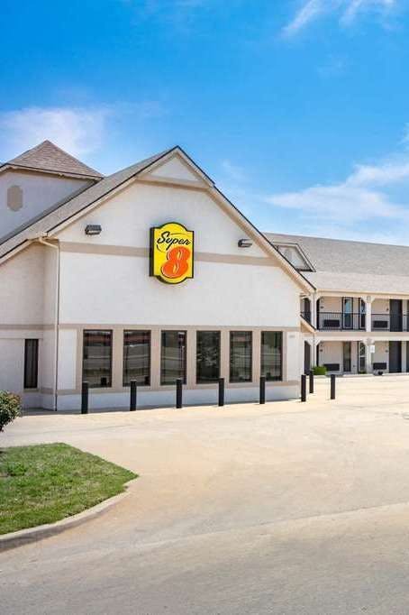 Hotel Super 8 City of Moore photo 4
