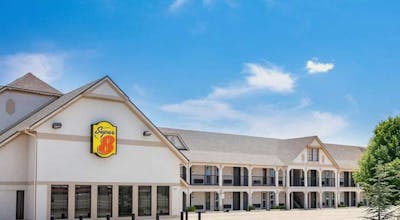 Super 8 by Wyndham City of Moore