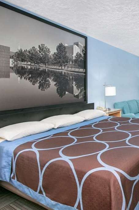 Hotel Super 8 City of Moore photo 1