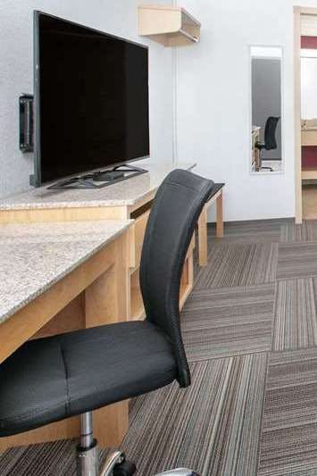 Hotel Super 8 City of Moore photo 3