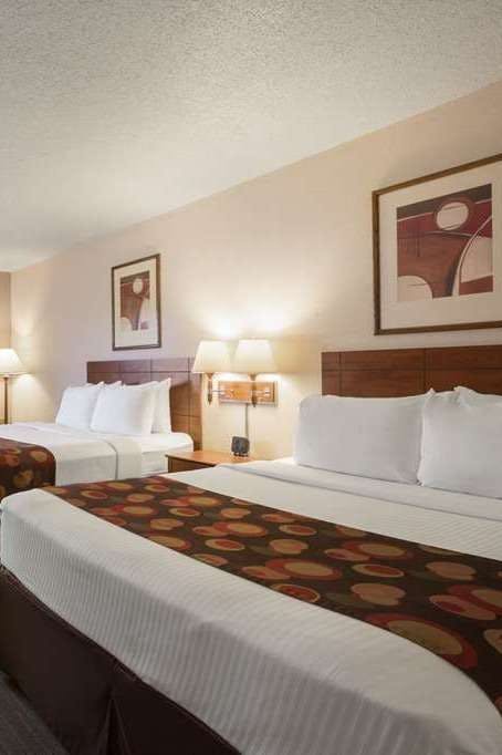 Hotel Ramada by Wyndham Bismarck photo 2