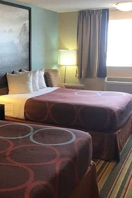 Hotel Super 8 by Wyndham Casper East/Evansville photo 2