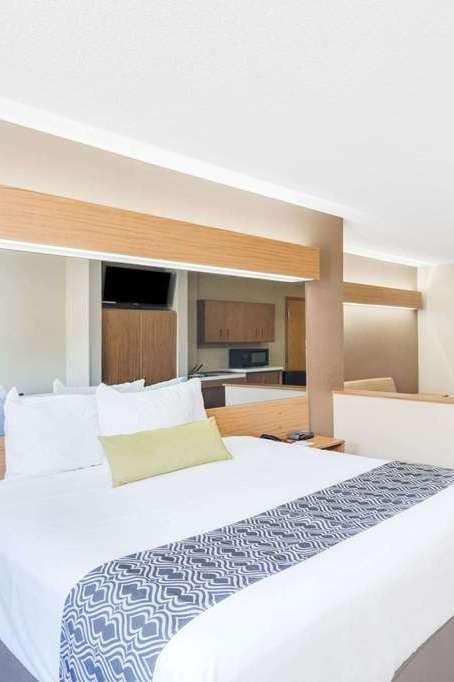 Hotel Microtel Inn & Suites by Wyndham Pigeon Forge photo 3