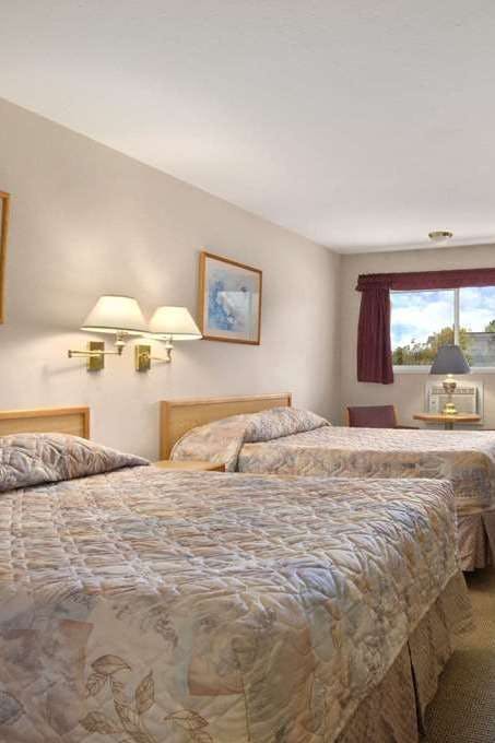 Hotel Travelodge Wyndham Salmon Arm photo 3