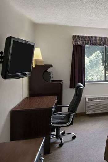 Hotel Baymont by Wyndham Whitewater photo 3