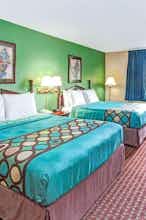 Hotel Super 8 by Wyndham McHenry/Fox Lake Area photo 2