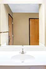Hotel Super 8 by Wyndham McHenry/Fox Lake Area photo 4