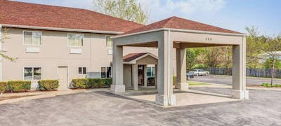 Super 8 McHenry/Fox Lake Area