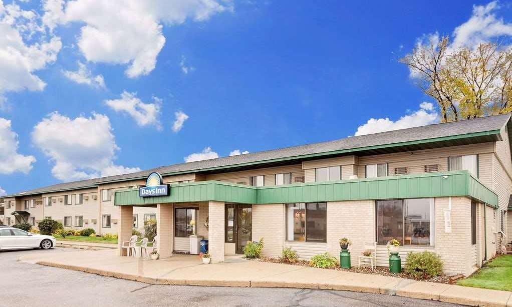 Days Inn by Wyndham Winona
