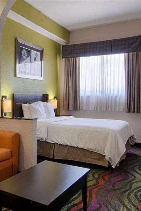 Hotel Days Inn & Suites by Wyndham Bonita Springs North Naples photo 1