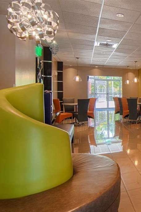 Hotel Days Inn & Suites by Wyndham Bonita Springs North Naples photo 3