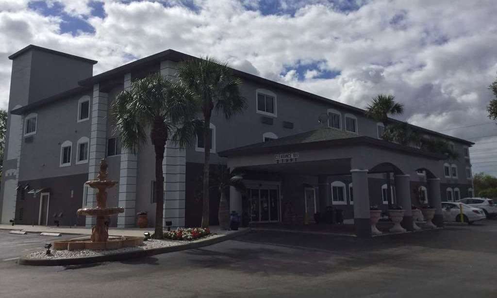 Days Inn & Suites by Wyndham Bonita Springs North Naples
