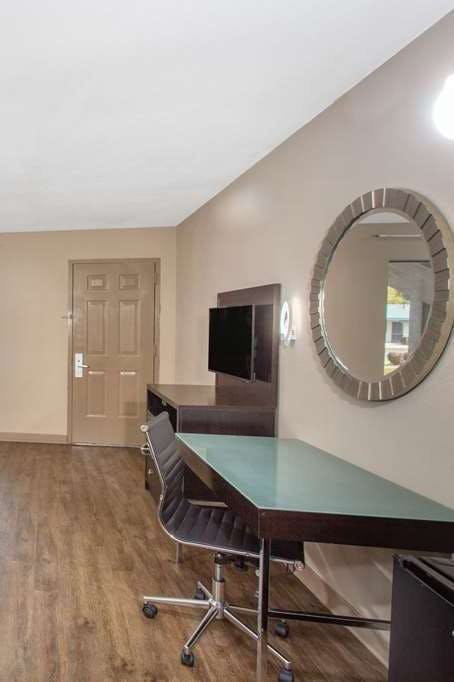 Hotel Super 8 by Wyndham Pensacola NAS Area photo 4