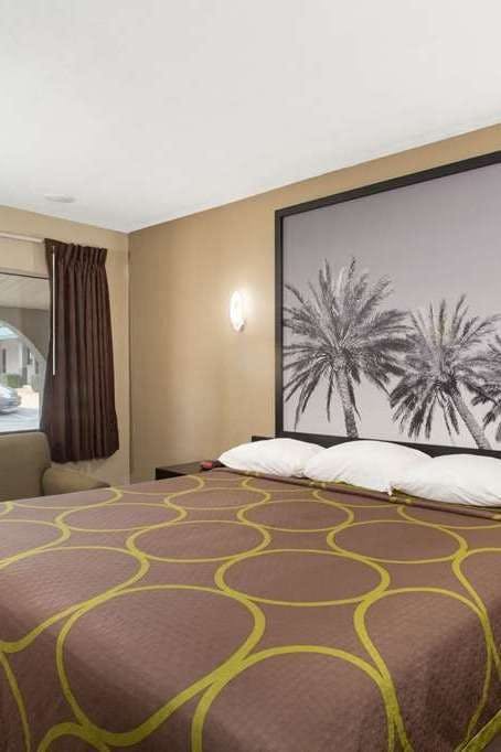 Hotel Super 8 by Wyndham Pensacola NAS Area photo 1