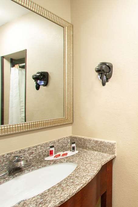 Hotel Super 8 by Wyndham Pensacola NAS Area photo 5