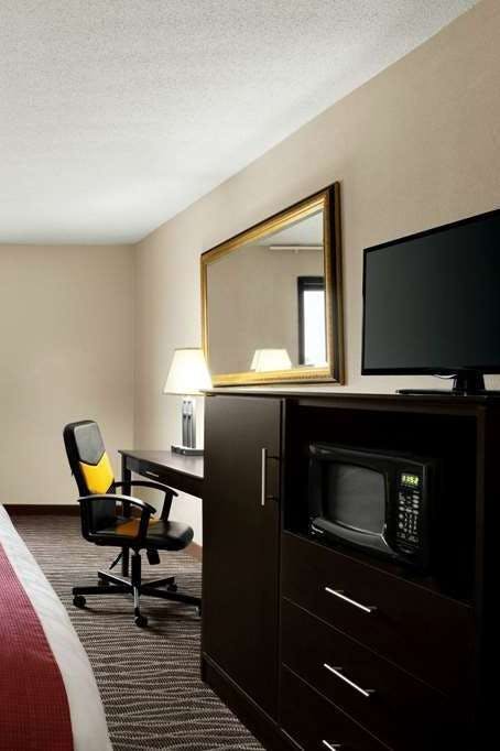 Hotel Baymont by Wyndham Sioux Falls North/I-29/Russell St photo 3