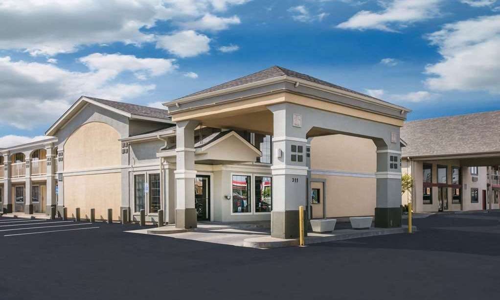 Super 8 by Wyndham Oklahoma Airport Fairgrounds West