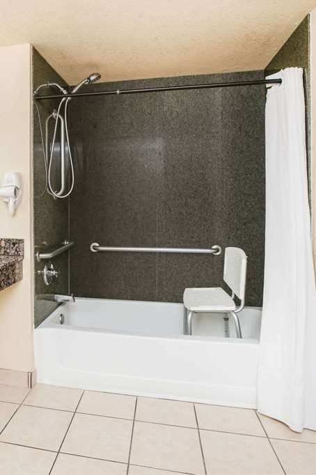 Hotel Super 8 by Wyndham Oklahoma Airport Fairgrounds West photo 4