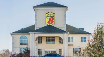 Super 8 by Wyndham Harrisburg Hershey North