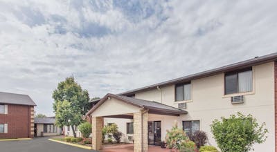 Baymont by Wyndham Dubuque