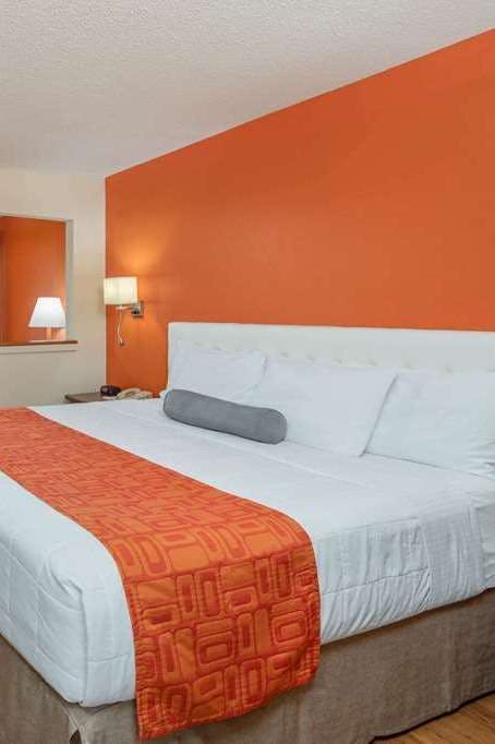 Hotel Howard Johnson by Wyndham Savannah GA photo 1