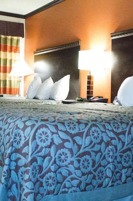 Hotel Days Inn by Wyndham Oklahoma City/Moore photo 2