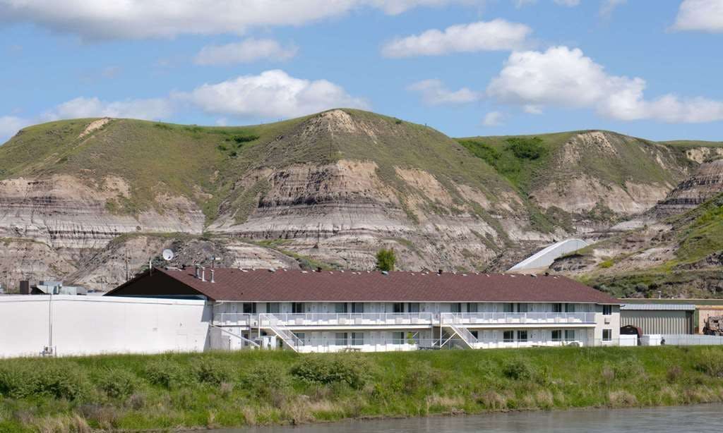 Travelodge by Wyndham Drumhllr