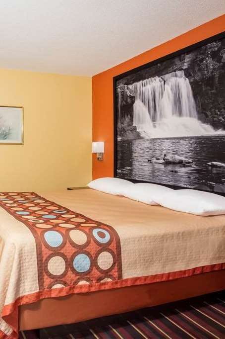 Hotel Super 8 by Wyndham Crawfordsville photo 1