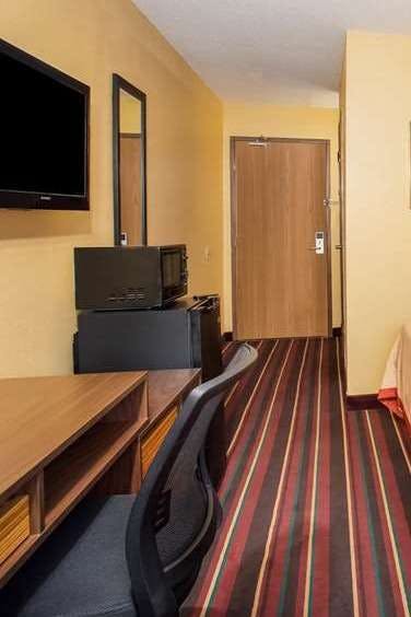 Hotel Super 8 by Wyndham Crawfordsville photo 4