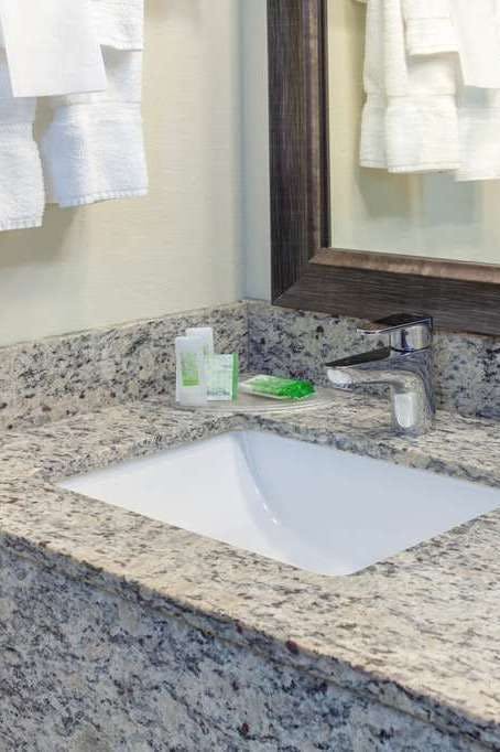 Hotel AmericInn by Wyndham St. Cloud MN I-94 photo 4