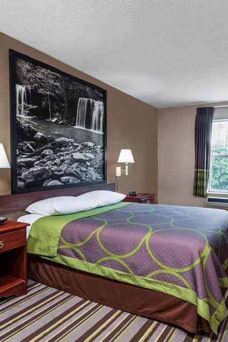 Hotel Super 8 by Wyndham La Grange KY photo 1