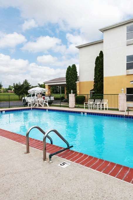 Hotel Super 8 by Wyndham La Grange KY photo 5