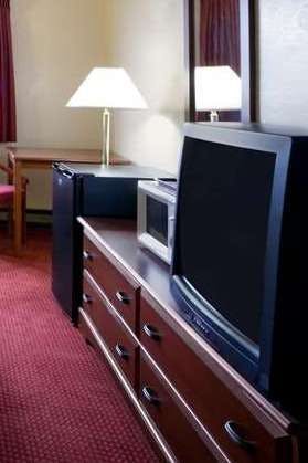 Hotel Super 8 by Wyndham Eau Claire WI photo 3