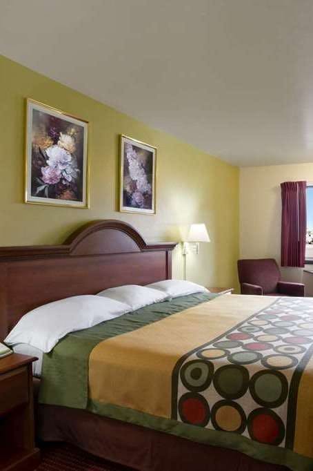 Hotel Super 8 by Wyndham Eau Claire WI photo 1