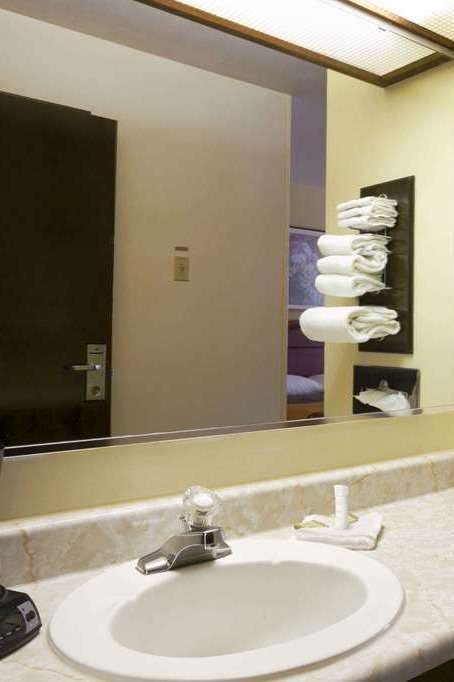 Hotel Super 8 by Wyndham Eau Claire WI photo 4