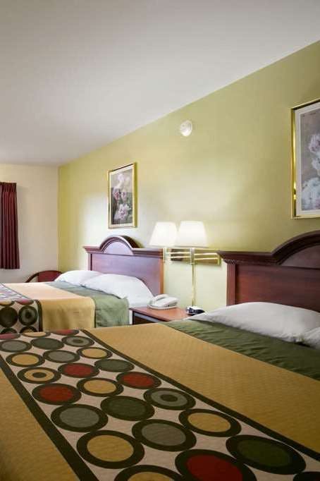 Hotel Super 8 by Wyndham Eau Claire WI photo 2